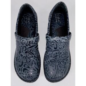 BOC Born Concept Women's Peggy Shoes Navy 8.5 Embossed Paisley Slip-On Clogs EUC